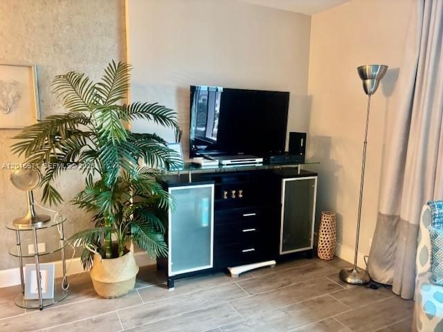 2301 Collins Ave , Unit 528, Miami Beach, FL 33139 Photo