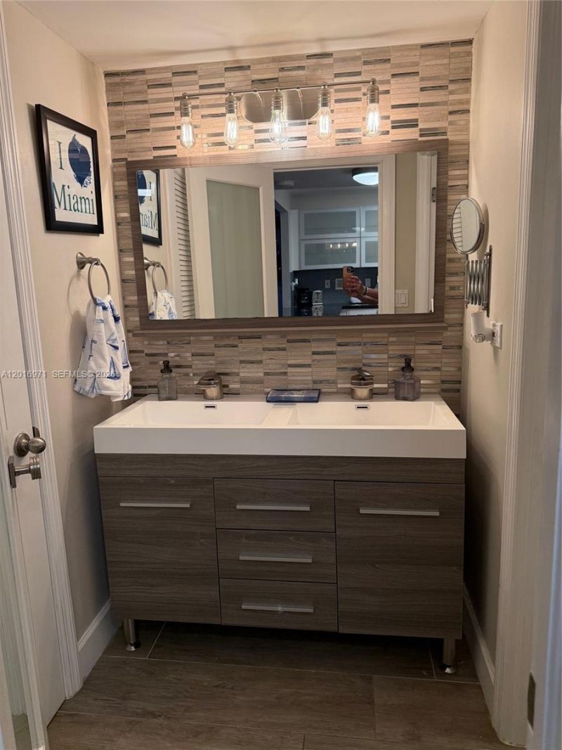 2301 Collins Ave , Unit 528, Miami Beach, FL 33139 Photo