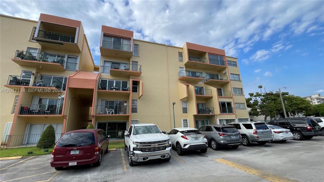 1975 W 44th Pl, Unit 405, Hialeah, FL 33012 Photo