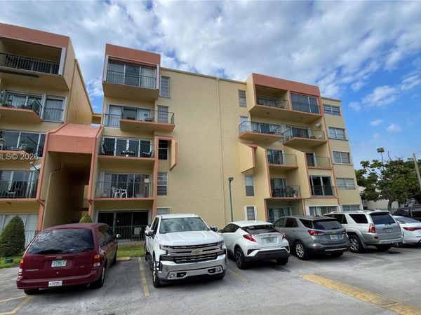 1975 W 44th Pl , Unit 405, Hialeah, FL 33012
