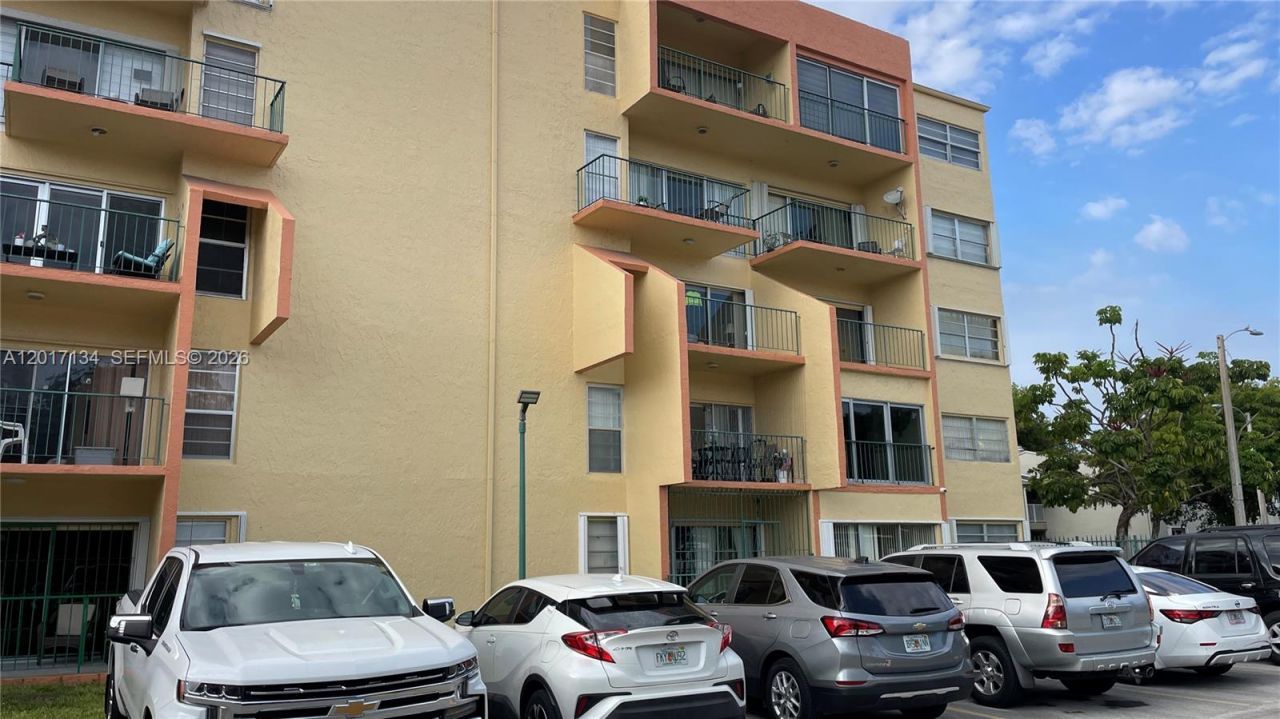 1975 W 44th Pl, Unit 405, Hialeah, FL 33012 Photo