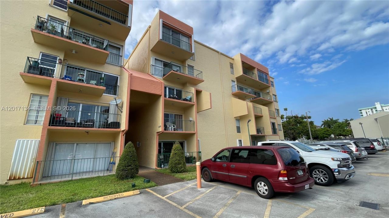 1975 W 44th Pl, Unit 405, Hialeah, FL 33012 Photo