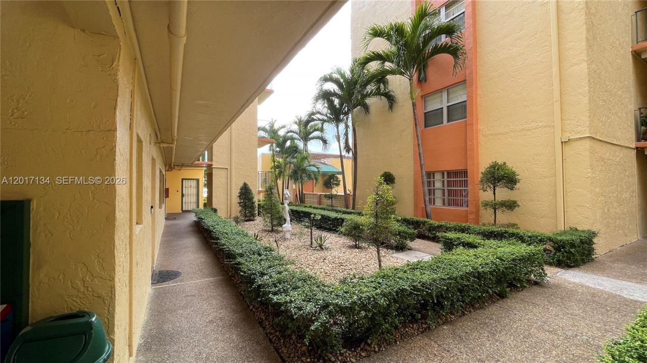 1975 W 44th Pl, Unit 405, Hialeah, FL 33012 Photo