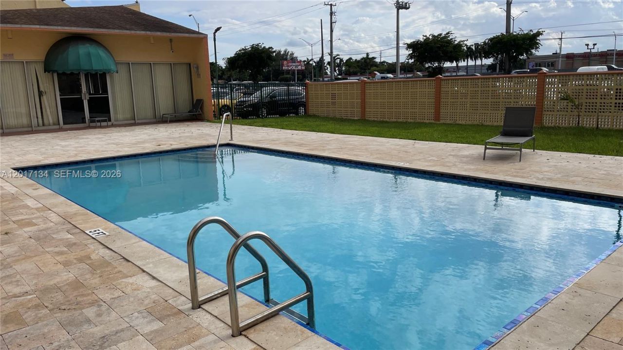 1975 W 44th Pl, Unit 405, Hialeah, FL 33012 Photo