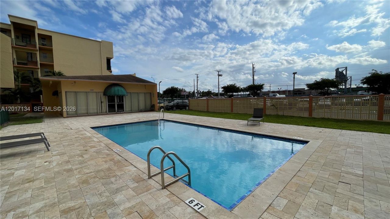 1975 W 44th Pl, Unit 405, Hialeah, FL 33012 Photo