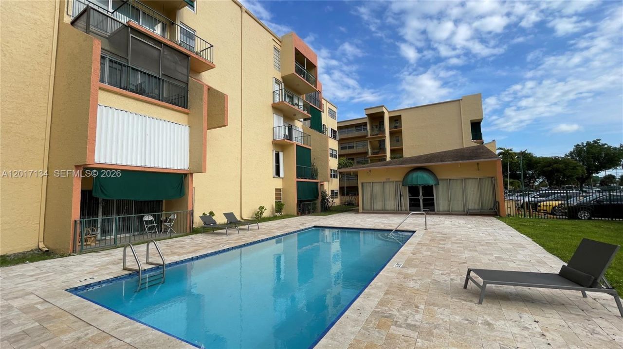 1975 W 44th Pl, Unit 405, Hialeah, FL 33012 Photo