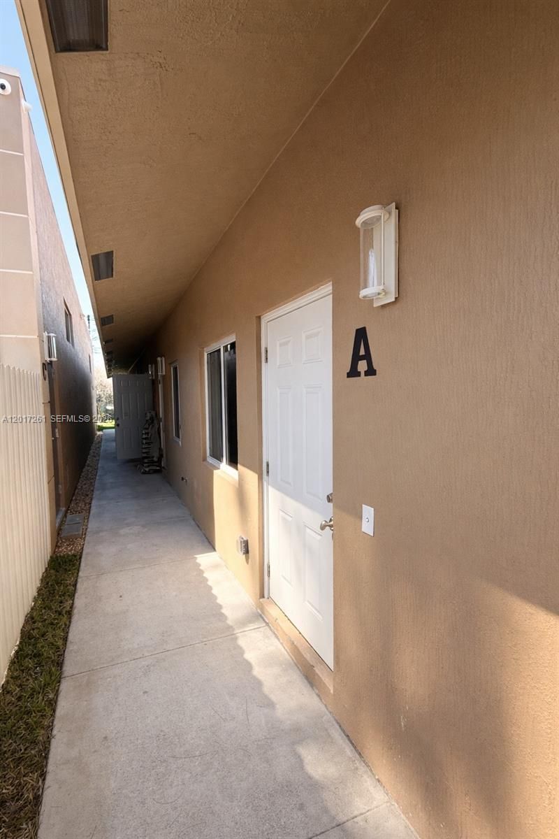 1015 NW 8th Ave, Fort Lauderdale, FL 33311 Photo