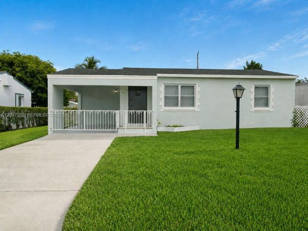 831 El Prado , West Palm Beach, FL 33405