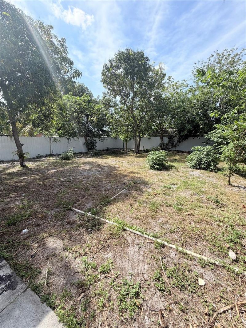 850 NW 113th St, Miami, FL 33168 Photo