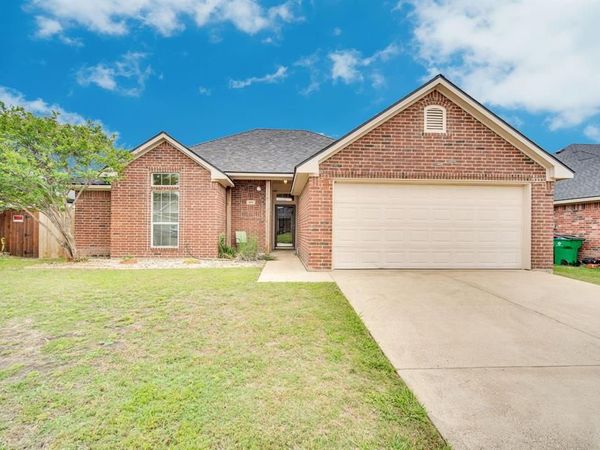 614 Jordan Lane, Waxahachie, TX 75165