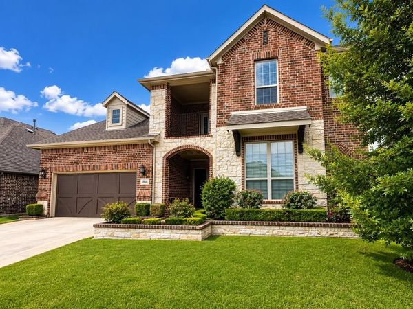 2818 Twin Ridge Drive, Arlington, TX 76001