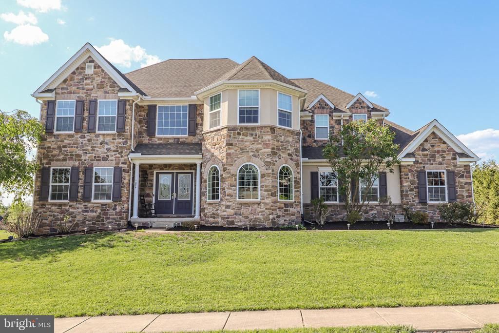 1279 AYLESBURY LANE, YORK, PA 17404