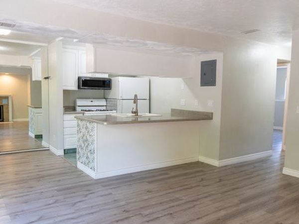 436 CREEKSIDE CIR , Unit B, Murray, UT 84107