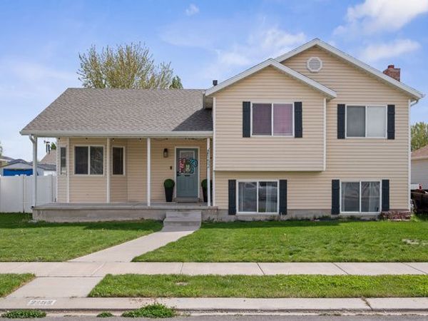 2152 E WEEPING WILLOW WAY N, Eagle Mountain, UT 84005