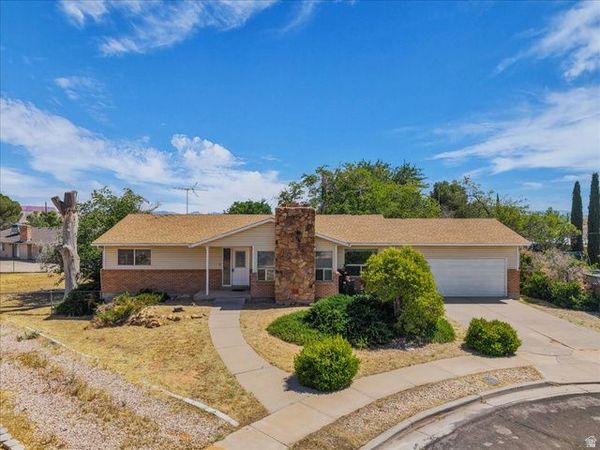 484 N CIRCULA ROSITA , Washington, UT 84780