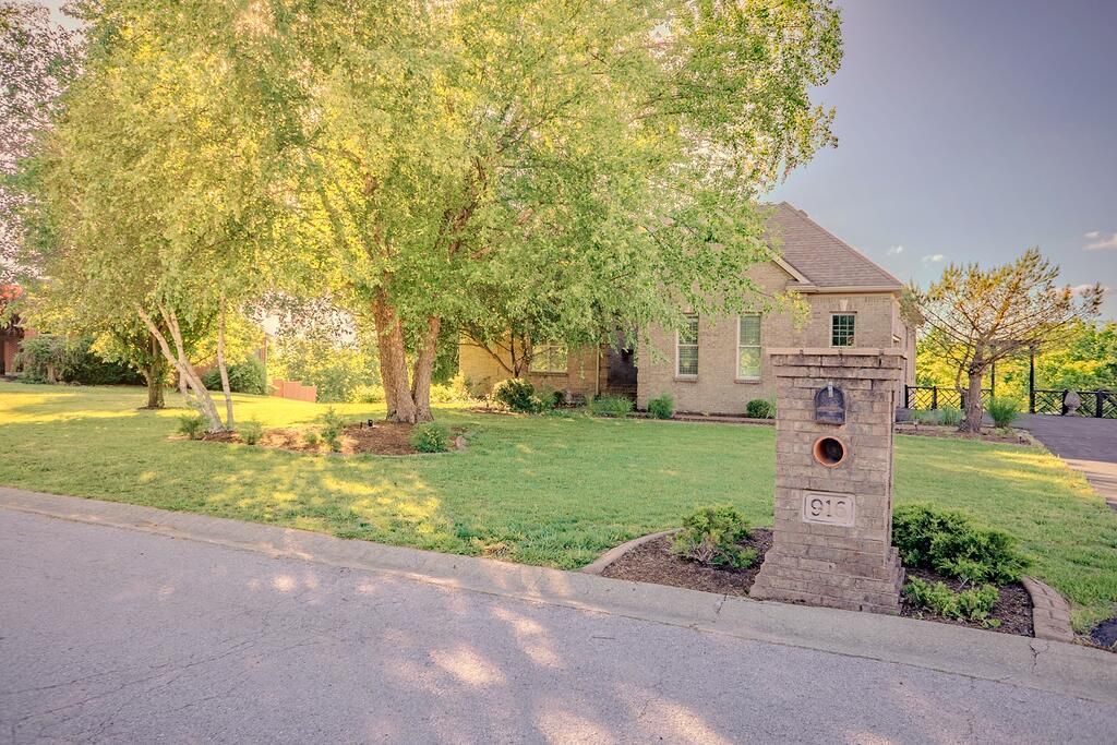 916 Country Oaks Drive, Richmond, KY 40475 Main Photo