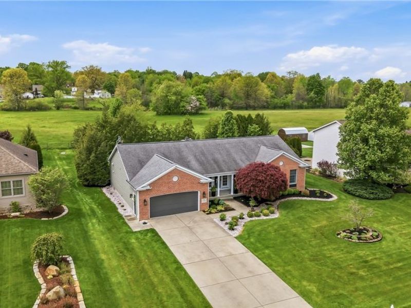 100 Forest Hill Drive, Hubbard, OH 44425 Photo 3
