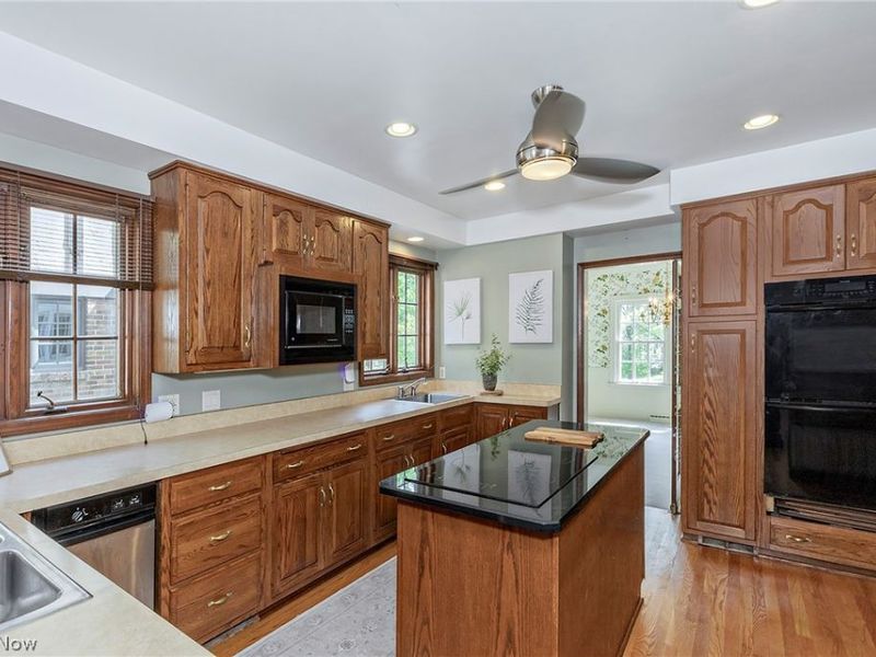 2528 Ashurst Road, University Heights, OH 44118 Photo 16