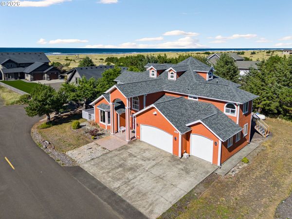 238 25TH ST, Long Beach, WA 98631