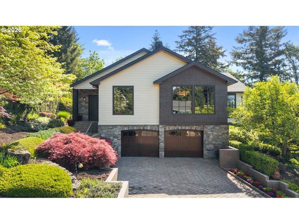 5828 SW CHELTENHAM DR, Portland, OR 97239