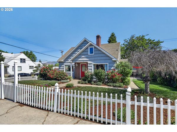 121 W 10TH ST, The Dalles, OR 97058