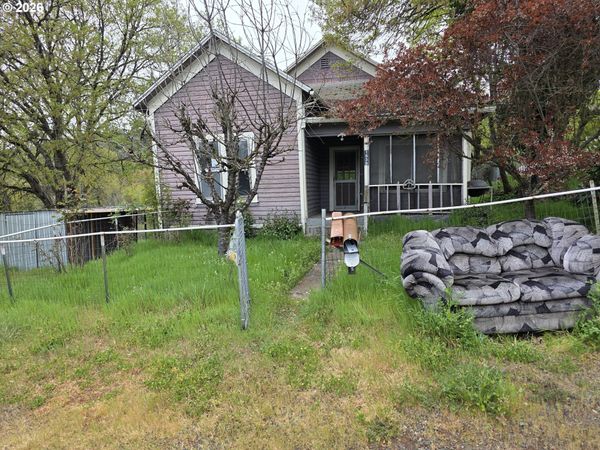 1638 SE MILL ST, Roseburg, OR 97470