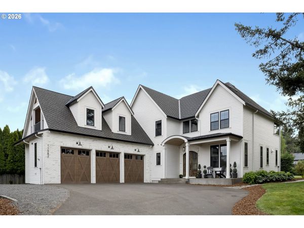 11582 SE Clover LN, Happy Valley, OR 97086
