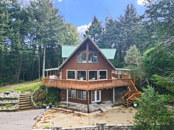 4 DOUG JOHNSON LN, Port Orford, OR 97465