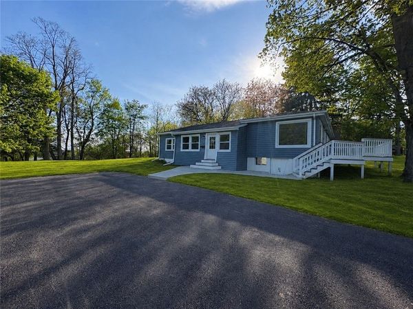 178 W Dezeng Street, Clyde, NY 14433