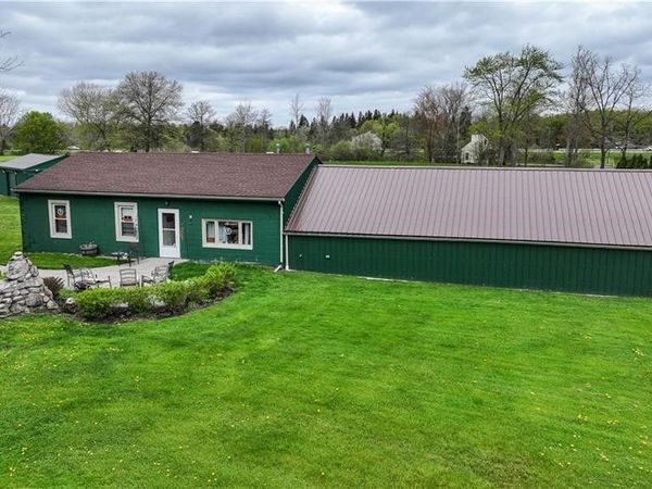 2572 Lakeview Road , Lake View, NY 14085