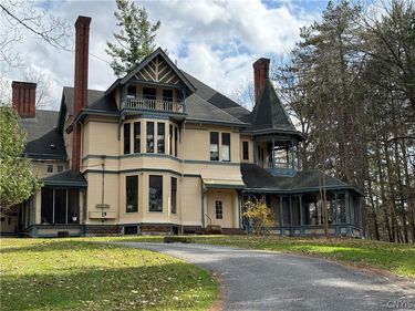 19 Chestnut Street , Clinton, NY 13323