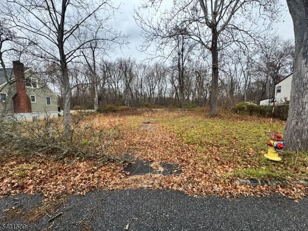 32 Lake Shore Dr, Parsippany-Troy Hills, NJ 07034