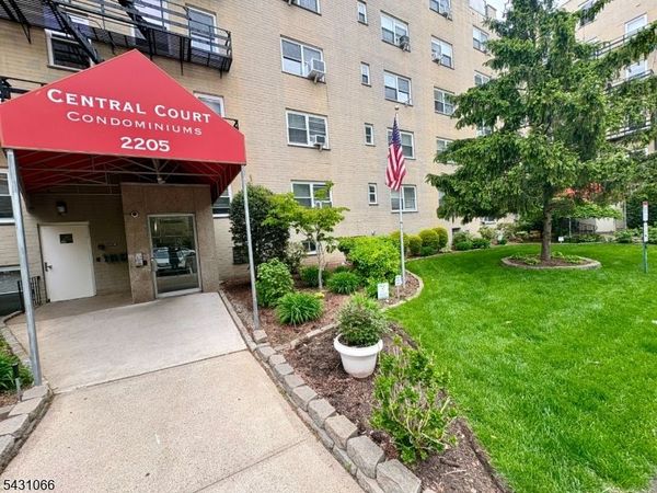 2205 N Central Rd, Unit 4 D, Fort Lee, NJ 07024
