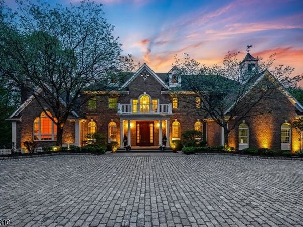 12 Beacon Hill Dr, Chester, NJ 07930