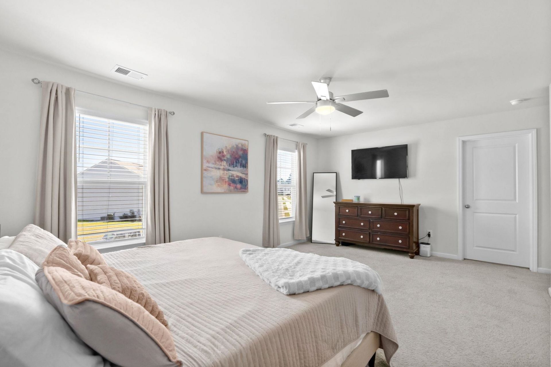1241 Sennema Circle  Photo 9
