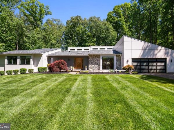 6825 CAPRI PLACE , BETHESDA, MD 20817