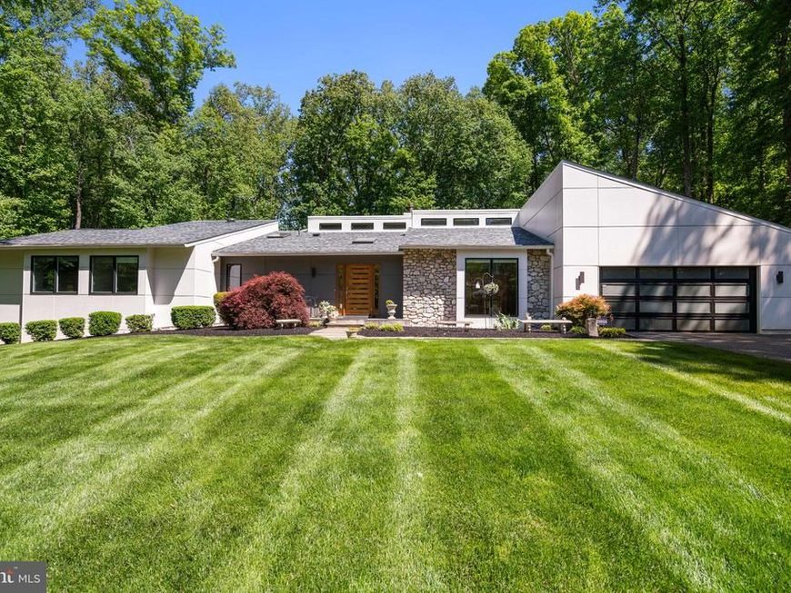 6825 Capri Place, Bethesda, MD 20817 Main Photo