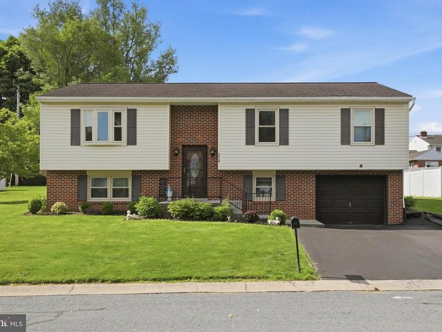 3218 Caroline Drive, East Petersburg, PA 17520 Main Photo