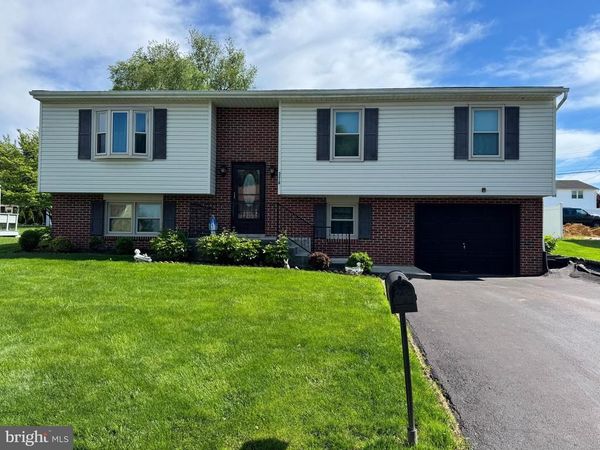 3218 CAROLINE DRIVE, EAST PETERSBURG, PA 17520