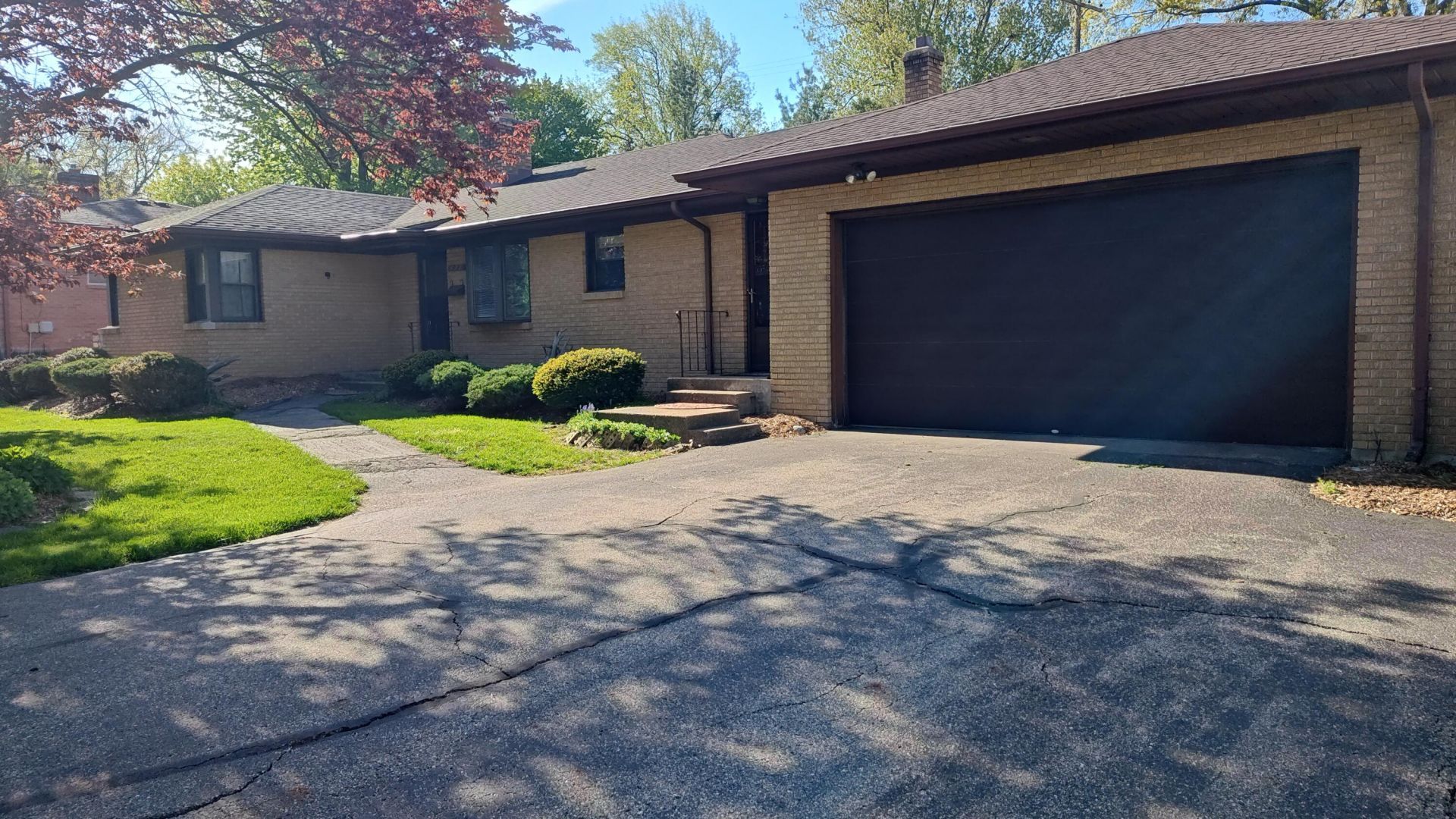 422 3 Mile Road Ne, Grand Rapids, MI 49505 Main Photo