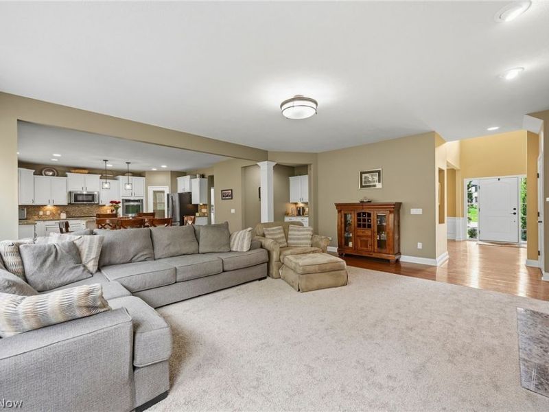 7695 Cottonwood Trail, Chagrin Falls, OH 44023 Photo 11