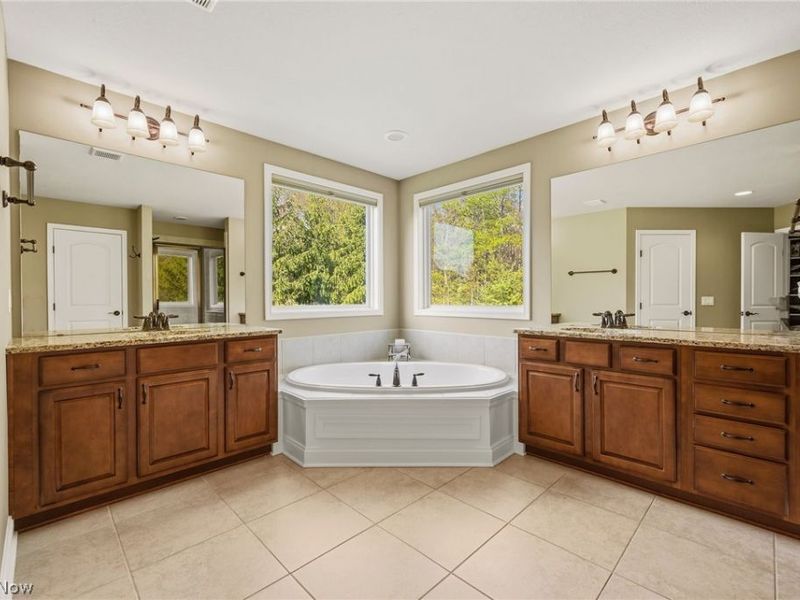 7695 Cottonwood Trail, Chagrin Falls, OH 44023 Photo 31