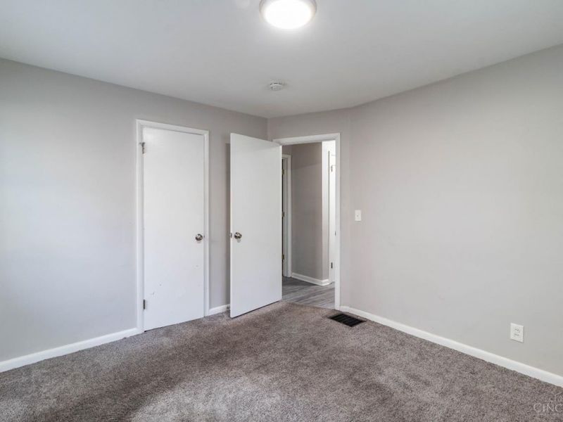 877 Oakfield Avenue, Cincinnati, OH 45224 Photo 14