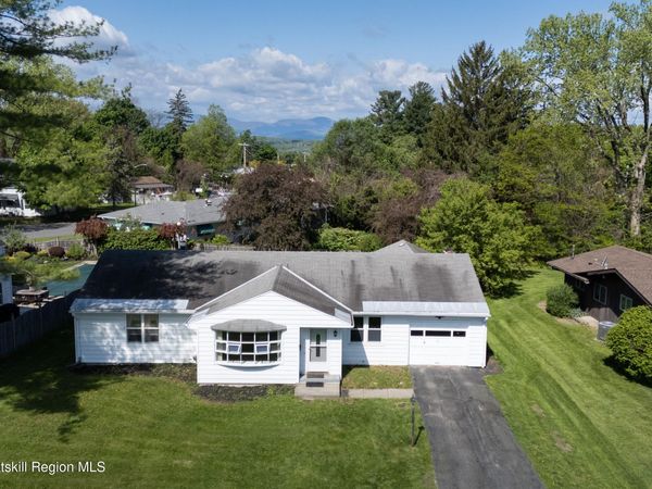 4 Michael Court, Hudson, NY 12534