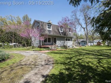 25425 6th Street, Grosse Ile Twp, MI 48138