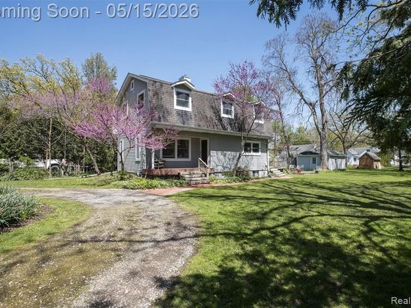 25425 6th Street, Grosse Ile Twp, MI 48138