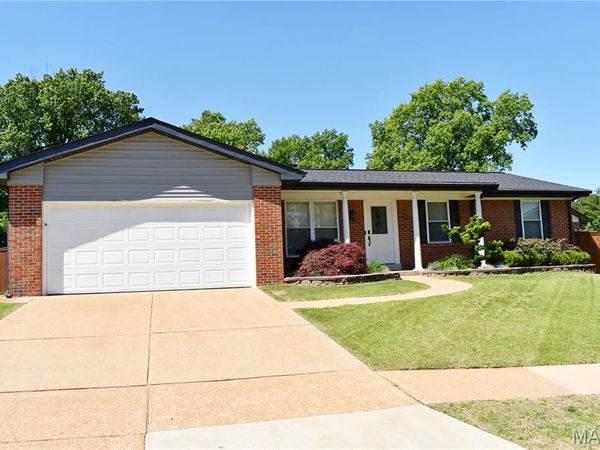 5859 Hunterbrook Court, Oakville, MO 63129
