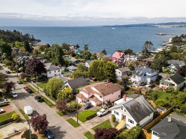 468 Admirals Rd , Esquimalt, BC V9A 2N1