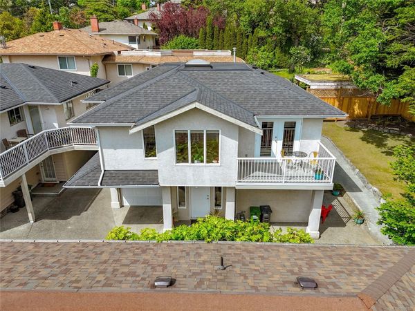 2651 Capital Hts , Victoria, BC V8T 3M1