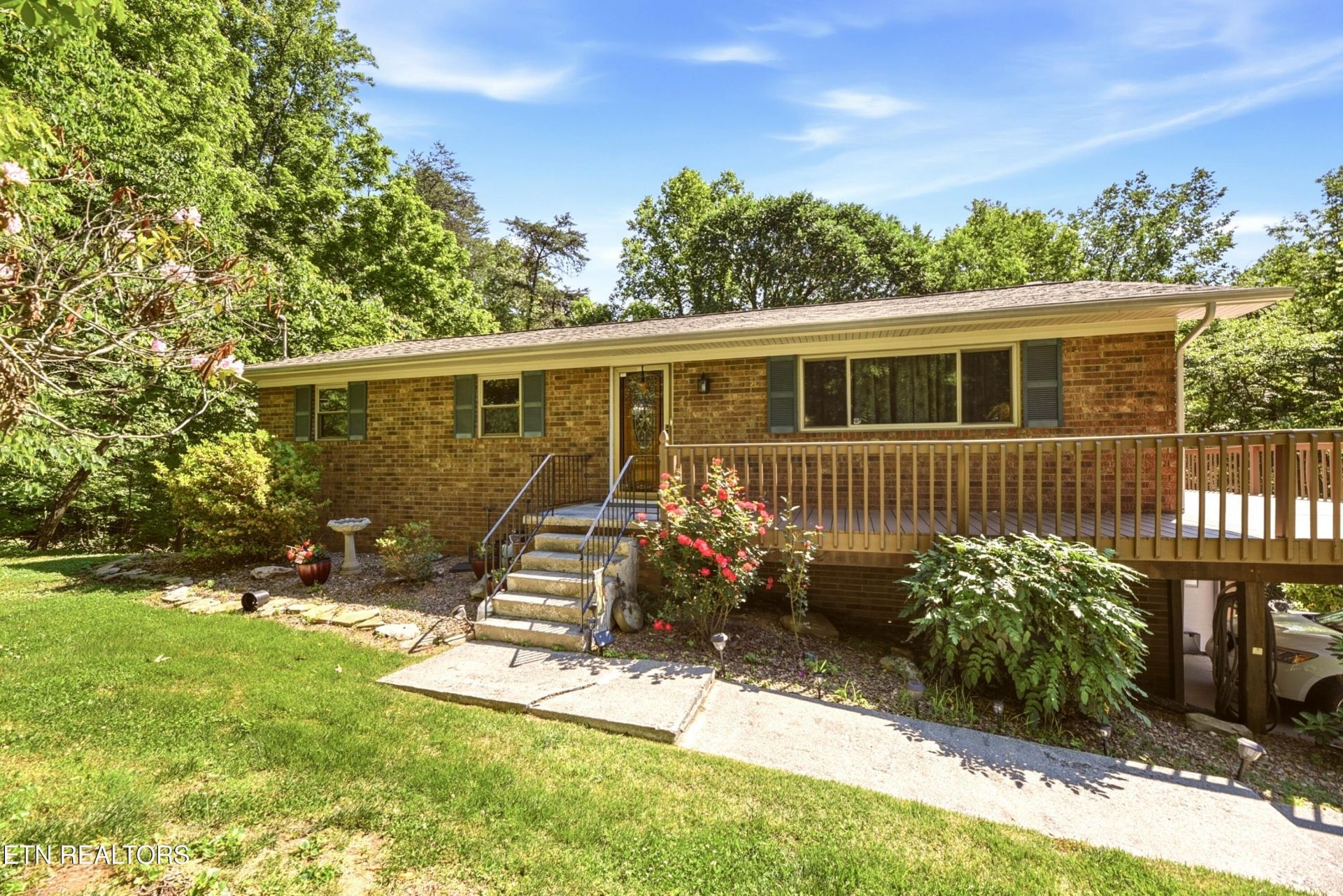221 Sherwood Rd, Powell, TN 37849 Main Photo